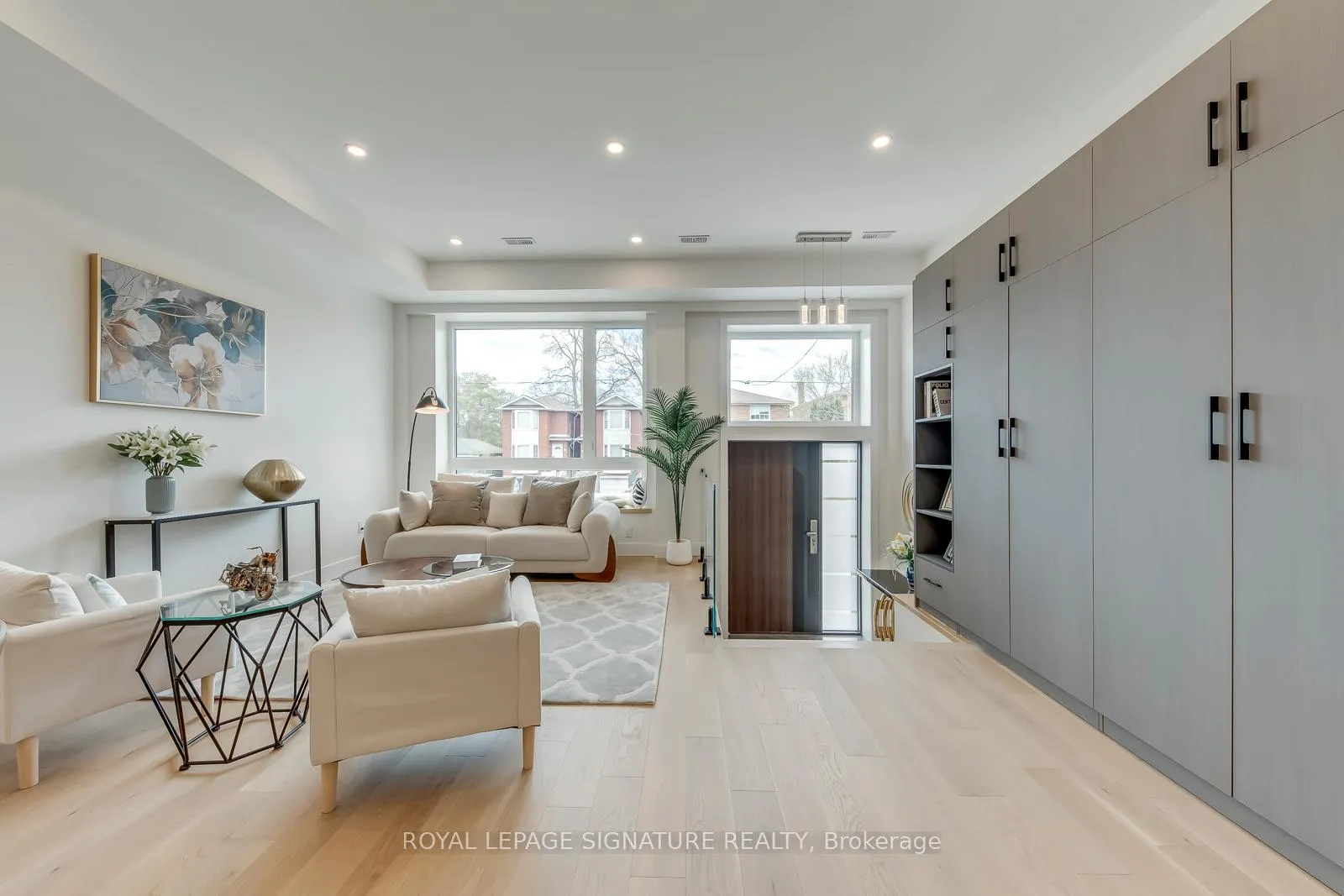Photo 2 of 850 Cosburn Avenue, Toronto, East York — HOMEH