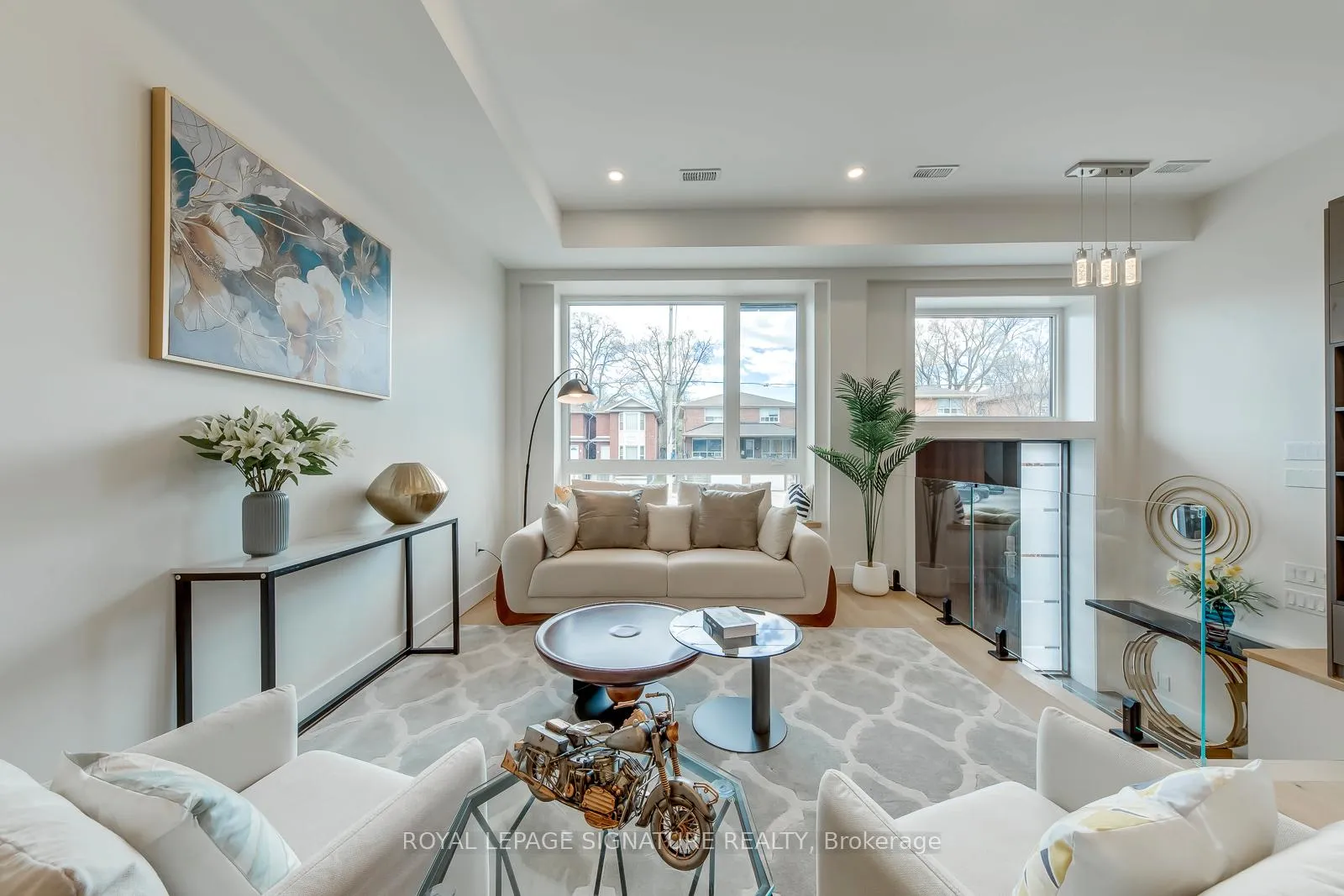 Photo 3 of 850 Cosburn Avenue, Toronto, East York — HOMEH