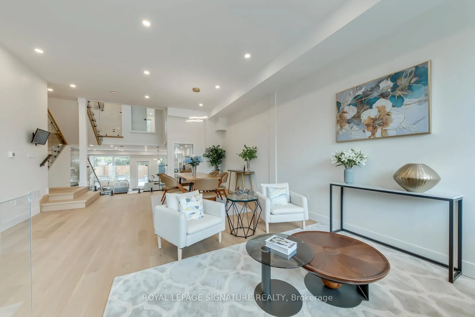 Photo 4 of 850 Cosburn Avenue, Toronto, East York — HOMEH