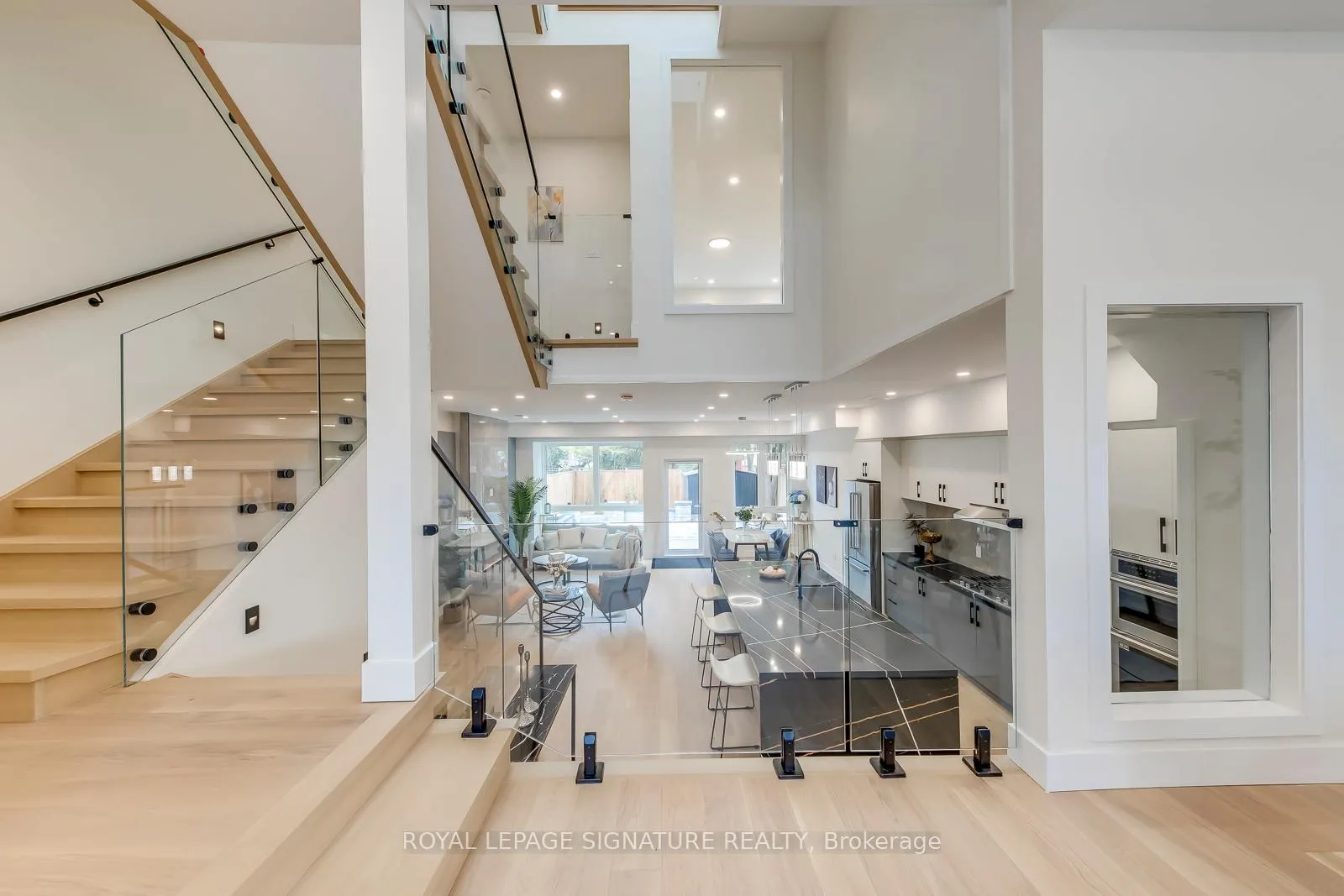Photo 6 of 850 Cosburn Avenue, Toronto, East York — HOMEH