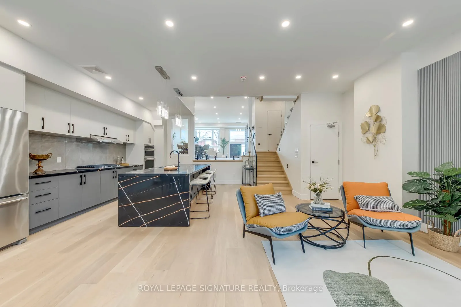 Photo 11 of 850 Cosburn Avenue, Toronto, East York — HOMEH