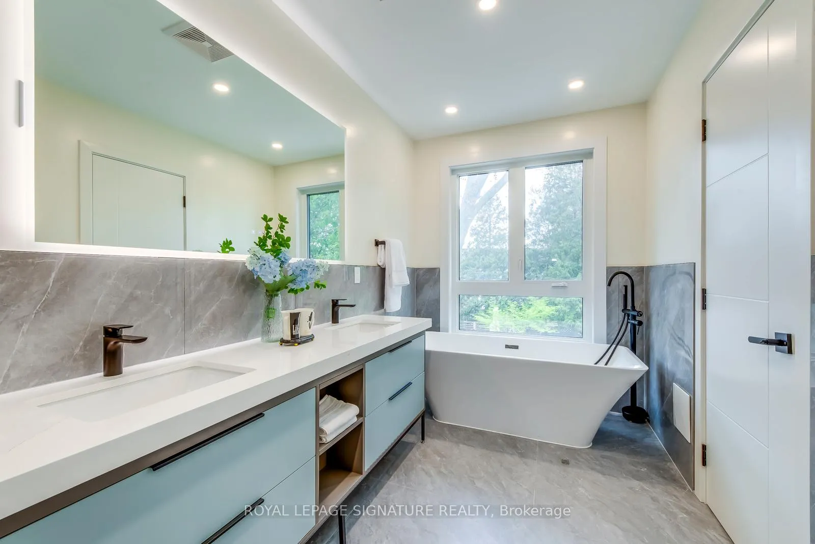 Photo 17 of 850 Cosburn Avenue, Toronto, East York — HOMEH