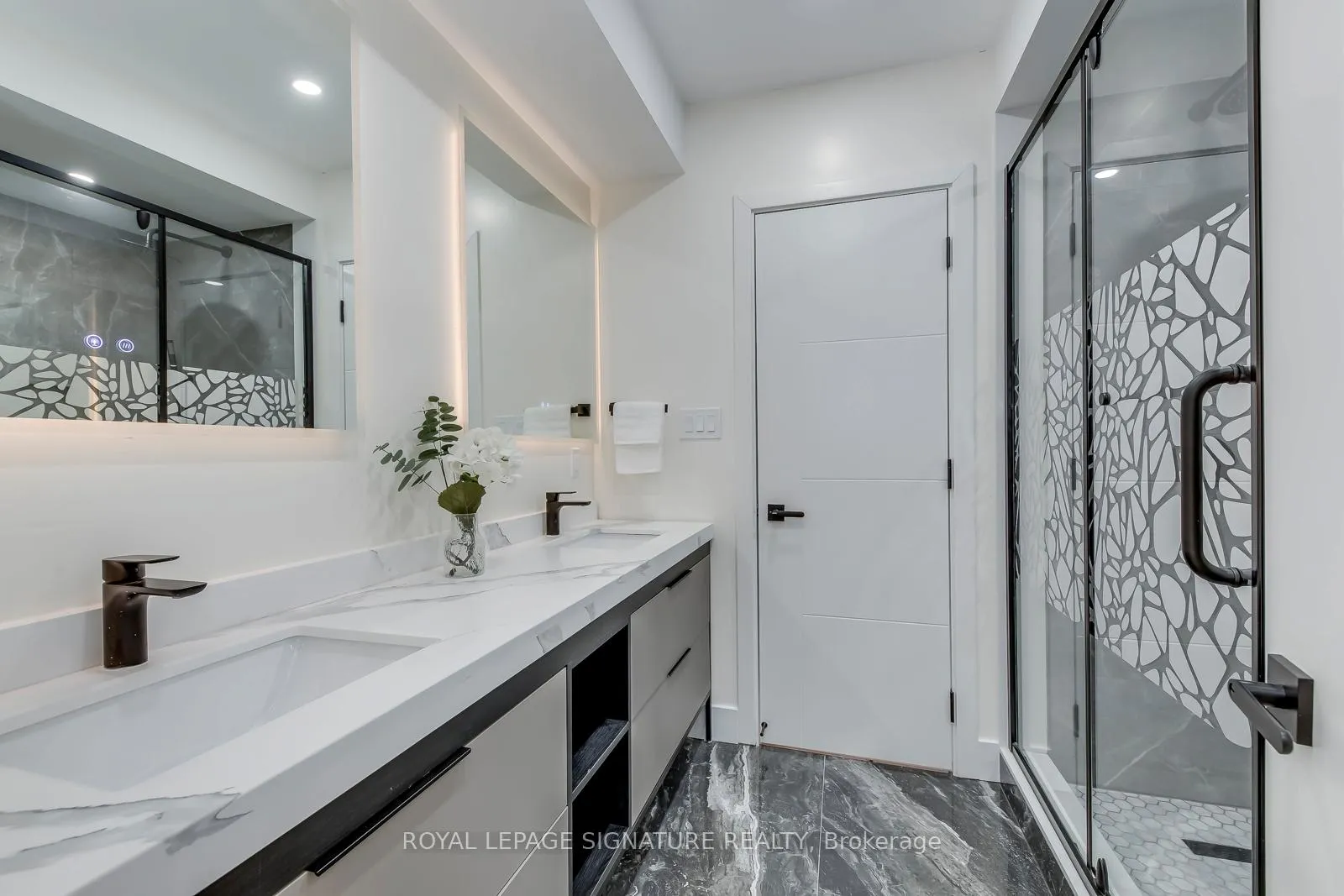 Photo 22 of 850 Cosburn Avenue, Toronto, East York — HOMEH