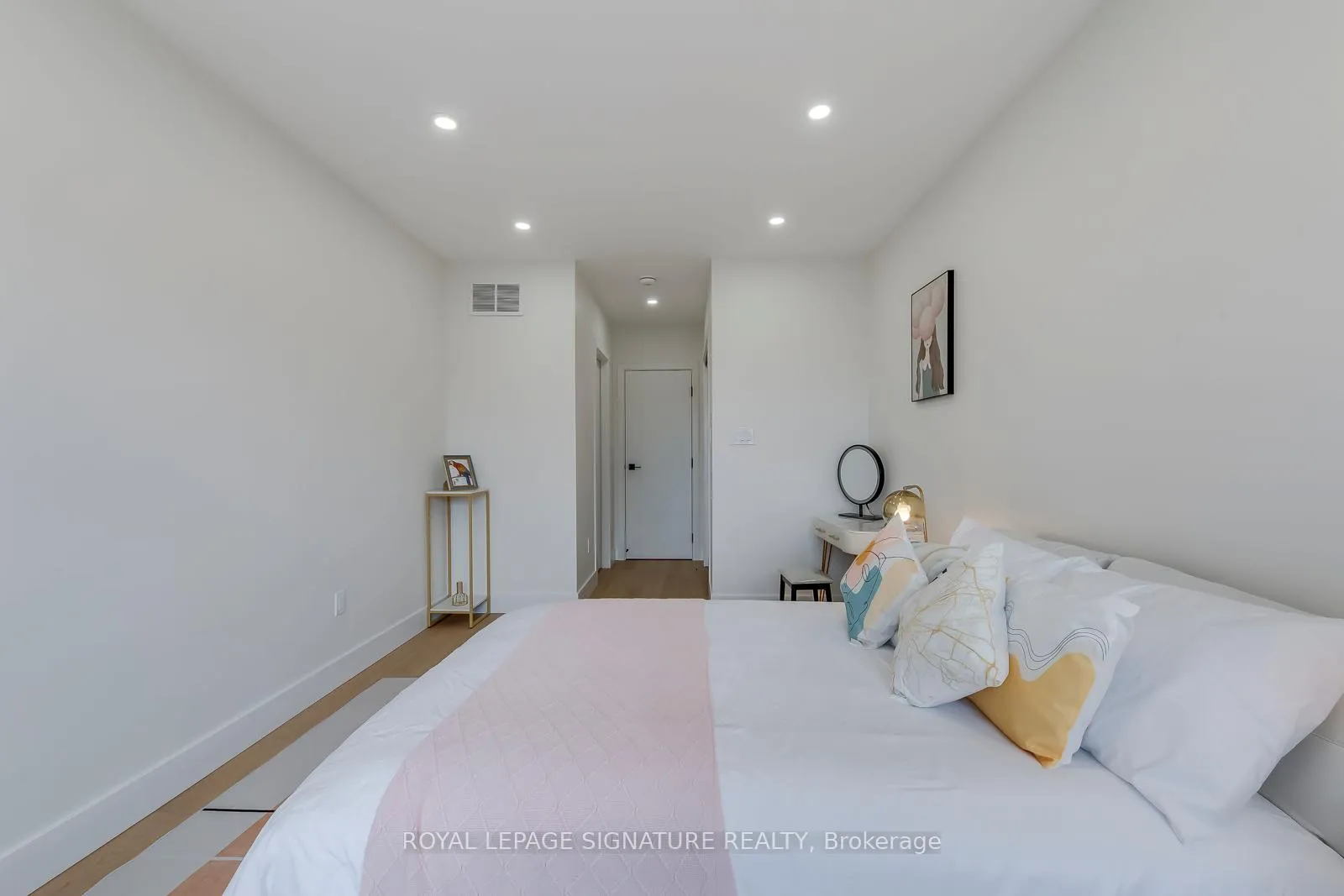 Photo 24 of 850 Cosburn Avenue, Toronto, East York — HOMEH