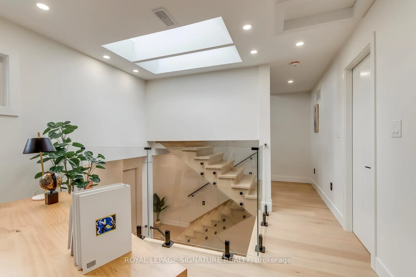 Photo 30 of 850 Cosburn Avenue, Toronto, East York — HOMEH