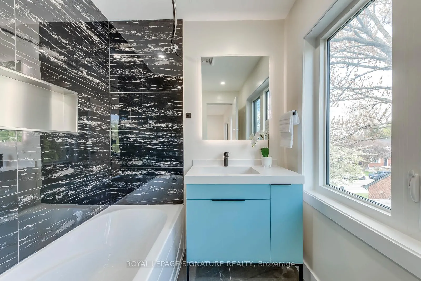 Photo 31 of 850 Cosburn Avenue, Toronto, East York — HOMEH