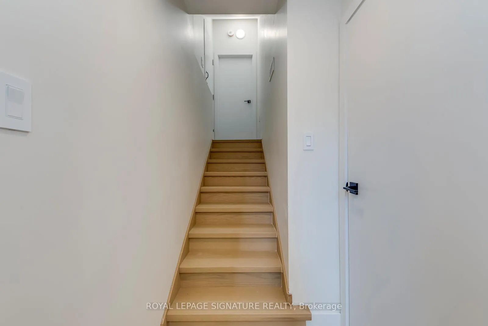 Photo 35 of 850 Cosburn Avenue, Toronto, East York — HOMEH