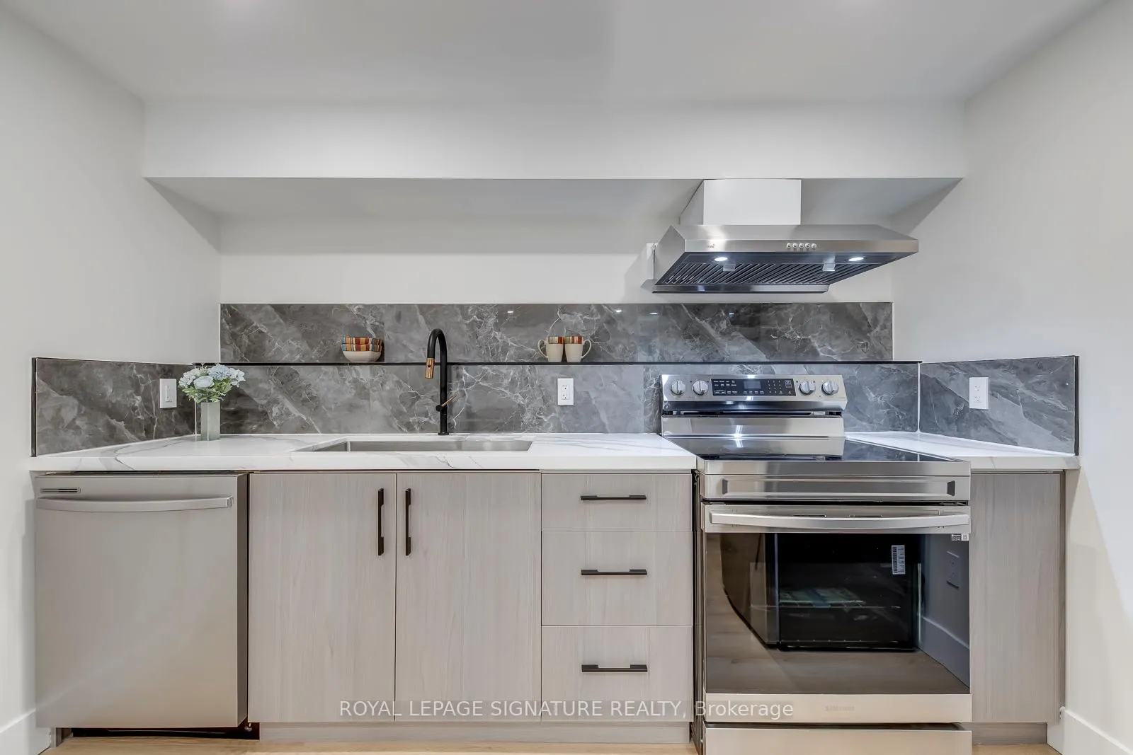 Photo 38 of 850 Cosburn Avenue, Toronto, East York — HOMEH