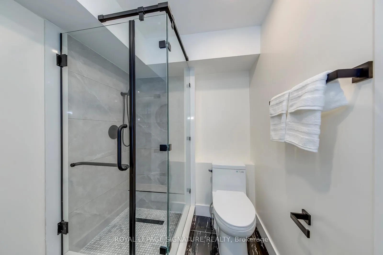 Photo 42 of 850 Cosburn Avenue, Toronto, East York — HOMEH