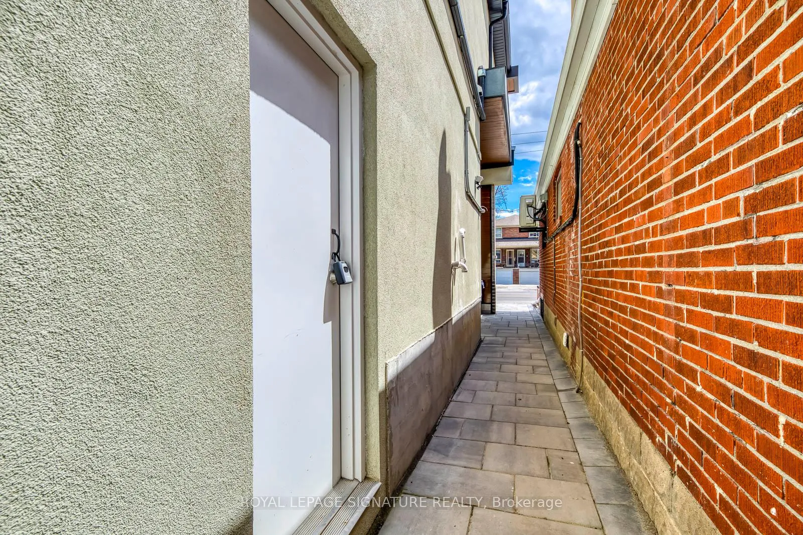 Photo 43 of 850 Cosburn Avenue, Toronto, East York — HOMEH
