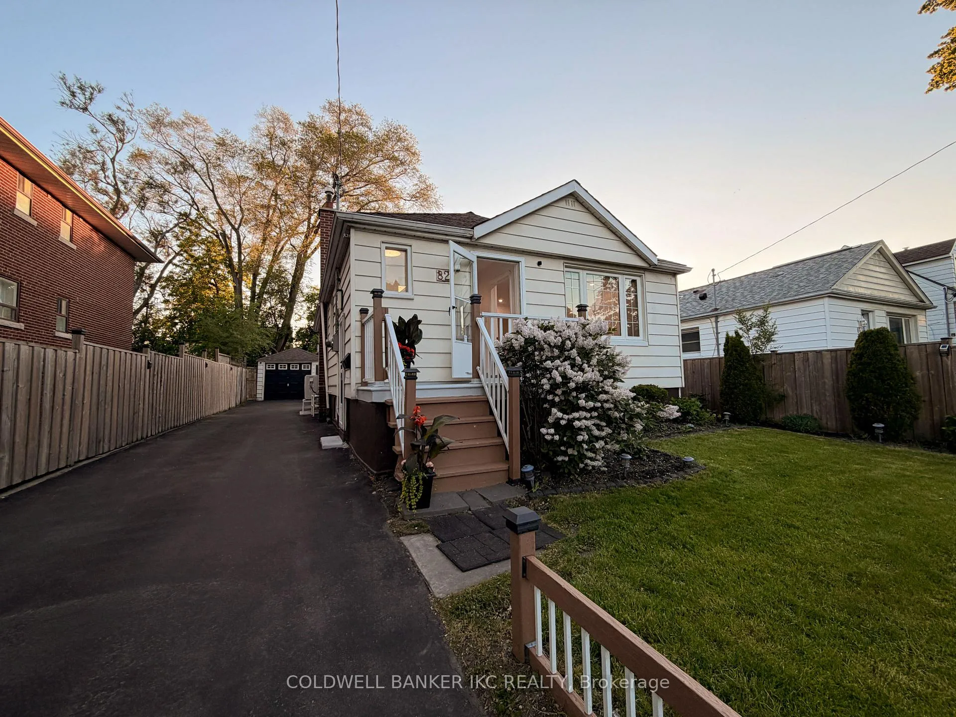 Photo 2 of 82 Seventeenth Street, Etobicoke, New Toronto — HOMEH