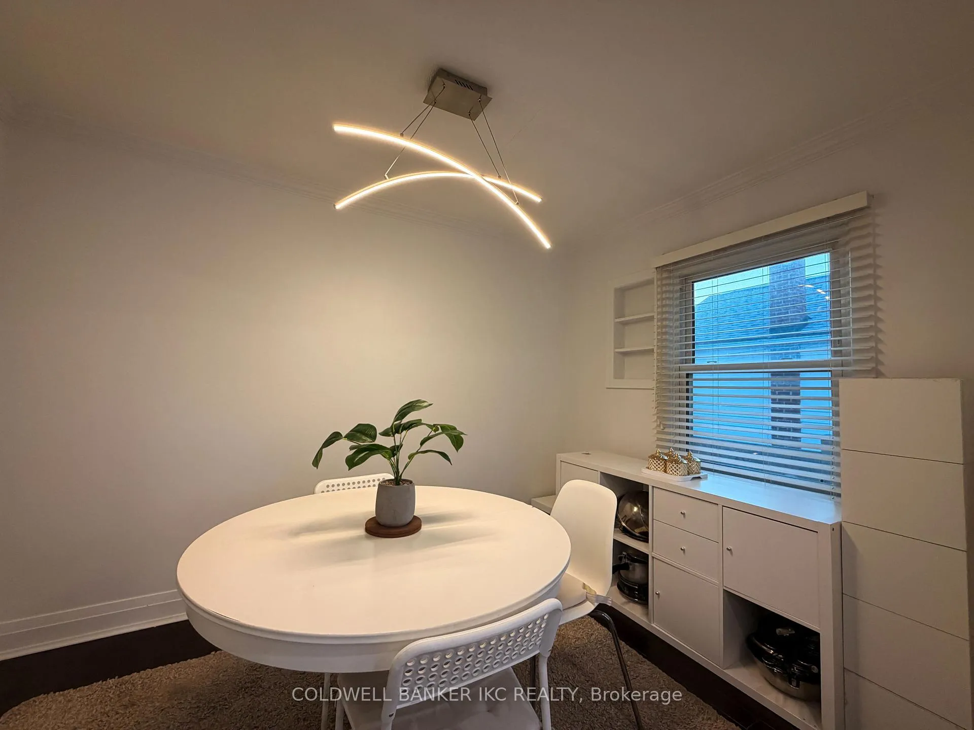 Photo 4 of 82 Seventeenth Street, Etobicoke, New Toronto — HOMEH