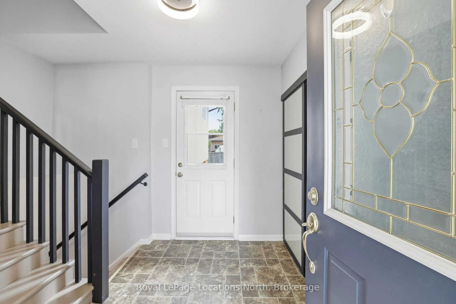 Photo 3 of 30 Courtice Crescent, Collingwood — HOMEH