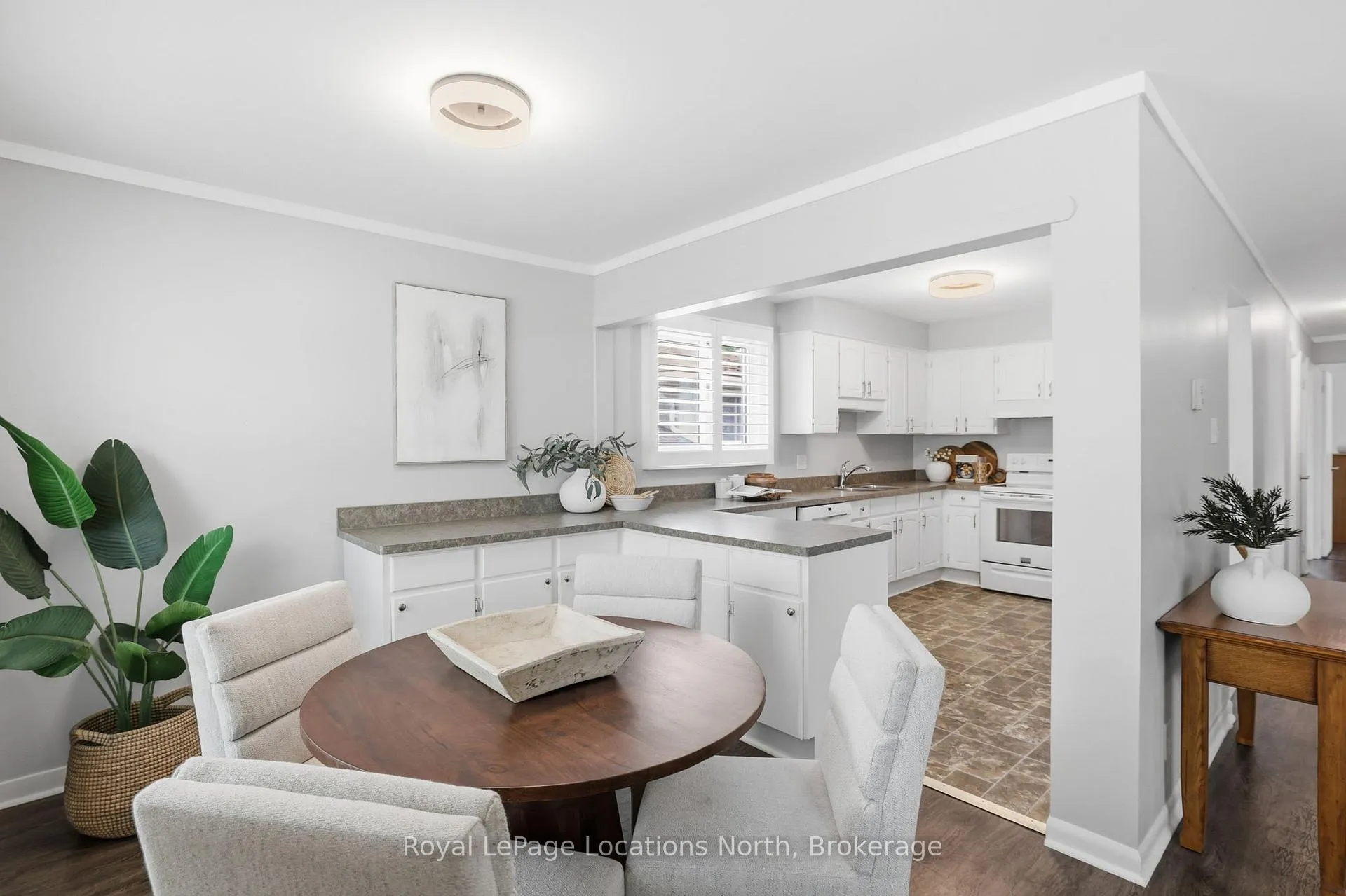 Photo 10 of 30 Courtice Crescent, Collingwood — HOMEH