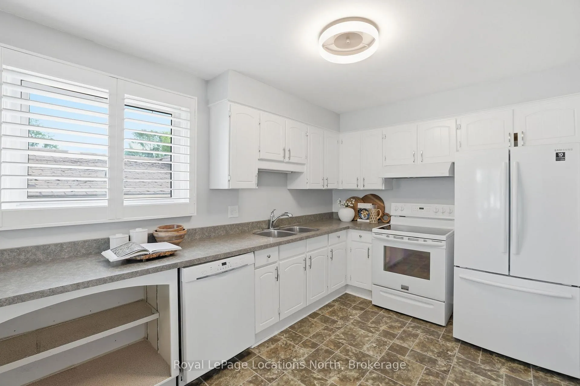 Photo 11 of 30 Courtice Crescent, Collingwood — HOMEH