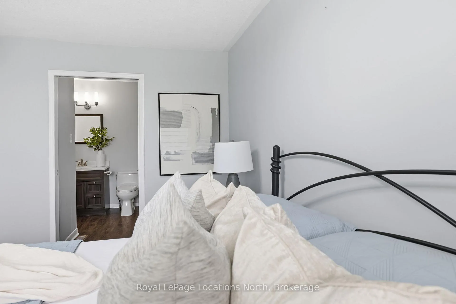 Photo 18 of 30 Courtice Crescent, Collingwood — HOMEH