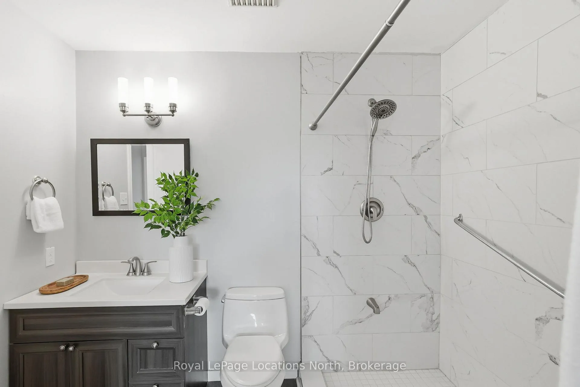 Photo 19 of 30 Courtice Crescent, Collingwood — HOMEH