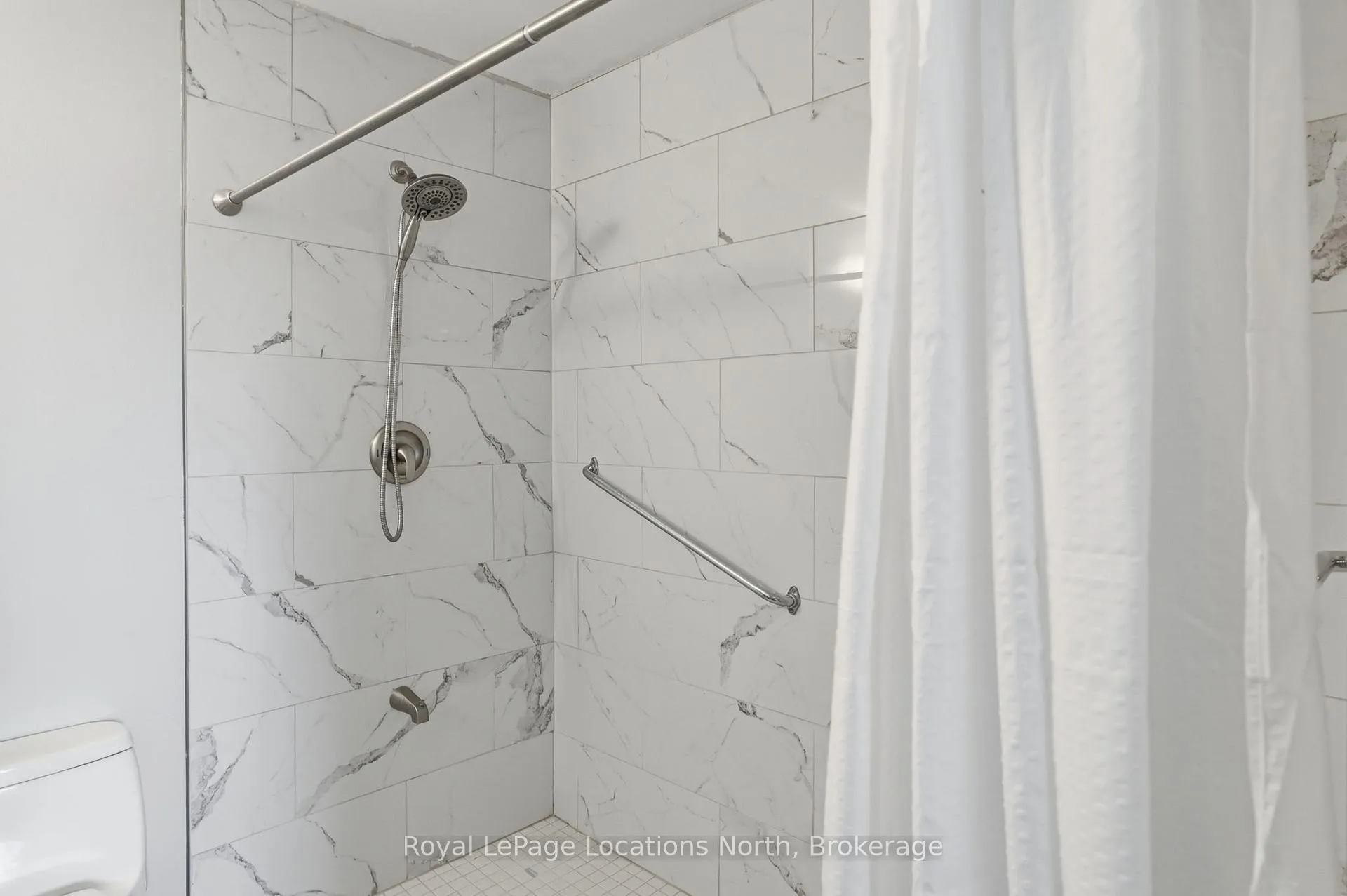 Photo 20 of 30 Courtice Crescent, Collingwood — HOMEH