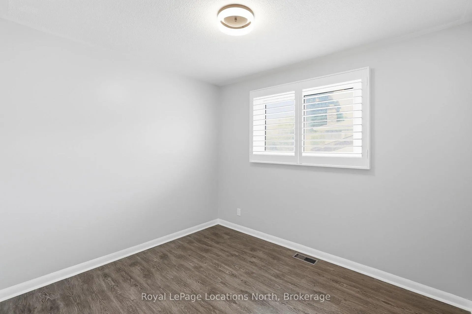 Photo 24 of 30 Courtice Crescent, Collingwood — HOMEH