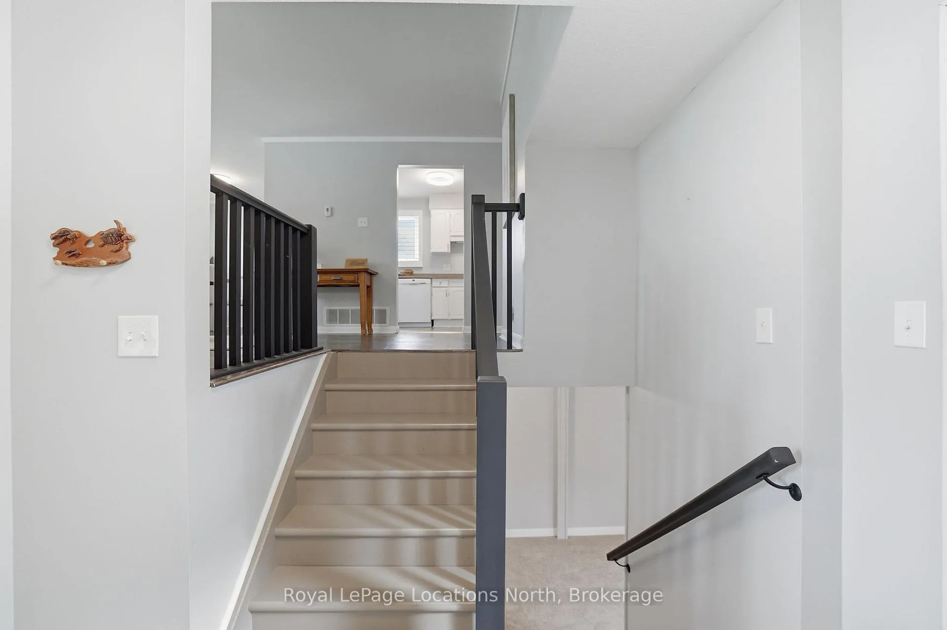Photo 25 of 30 Courtice Crescent, Collingwood — HOMEH