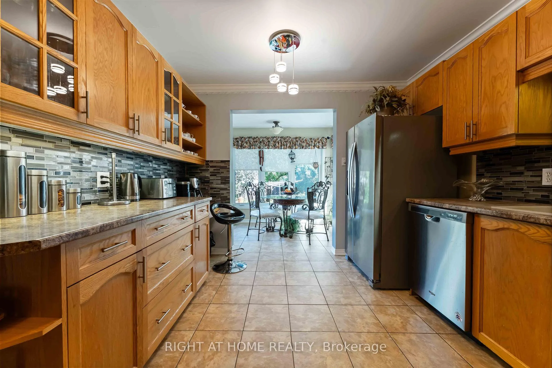 Photo 8 of 160 Grassy Plains Drive, Ottawa, Kanata - Emerald Meadows/Trailwest — HOMEH