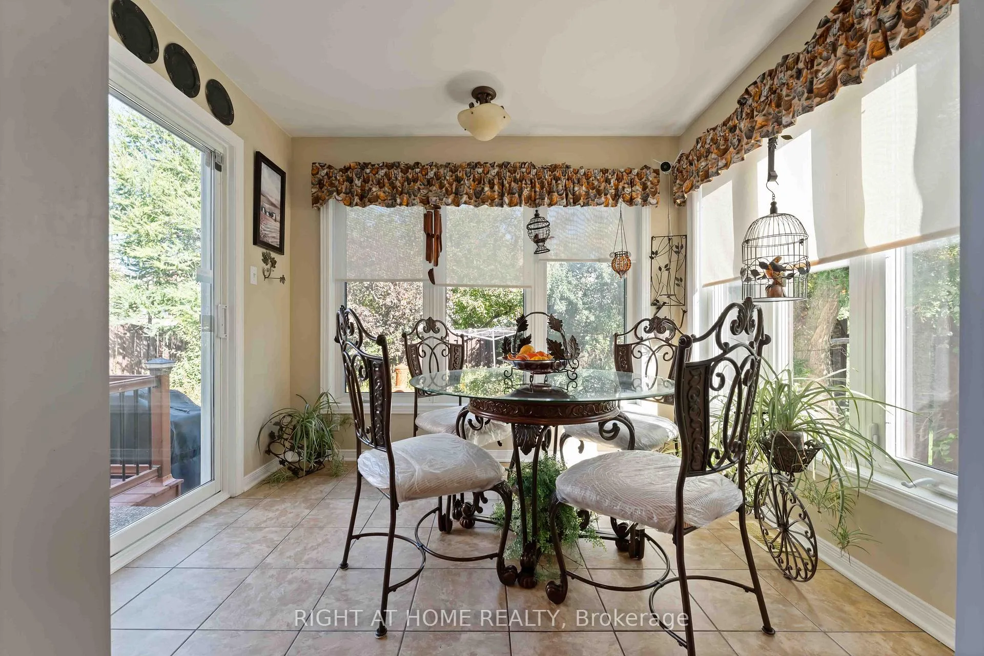 Photo 10 of 160 Grassy Plains Drive, Ottawa, Kanata - Emerald Meadows/Trailwest — HOMEH