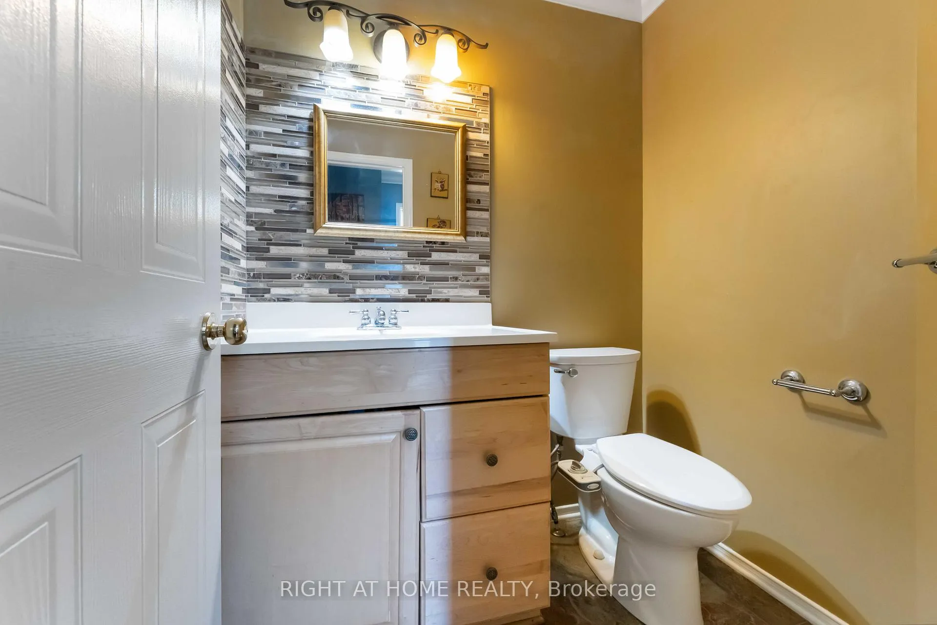 Photo 11 of 160 Grassy Plains Drive, Ottawa, Kanata - Emerald Meadows/Trailwest — HOMEH