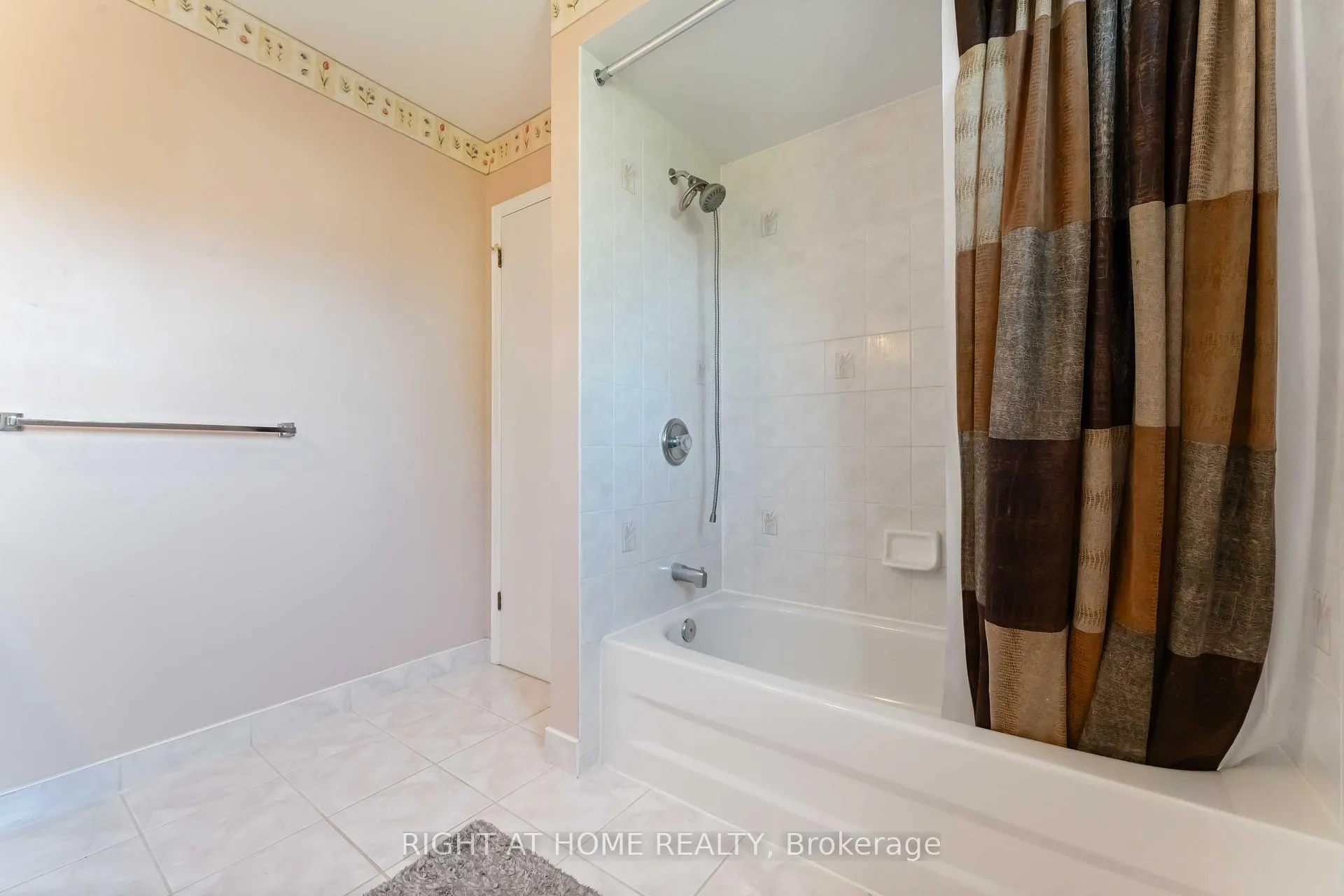 Photo 17 of 160 Grassy Plains Drive, Ottawa, Kanata - Emerald Meadows/Trailwest — HOMEH