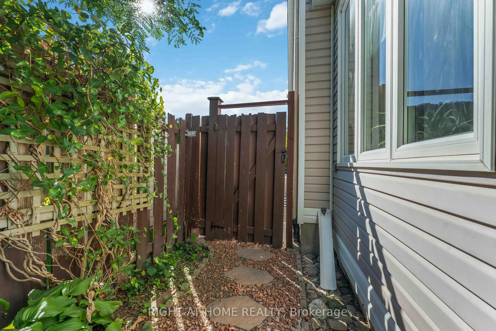 Photo 26 of 160 Grassy Plains Drive, Ottawa, Kanata - Emerald Meadows/Trailwest — HOMEH