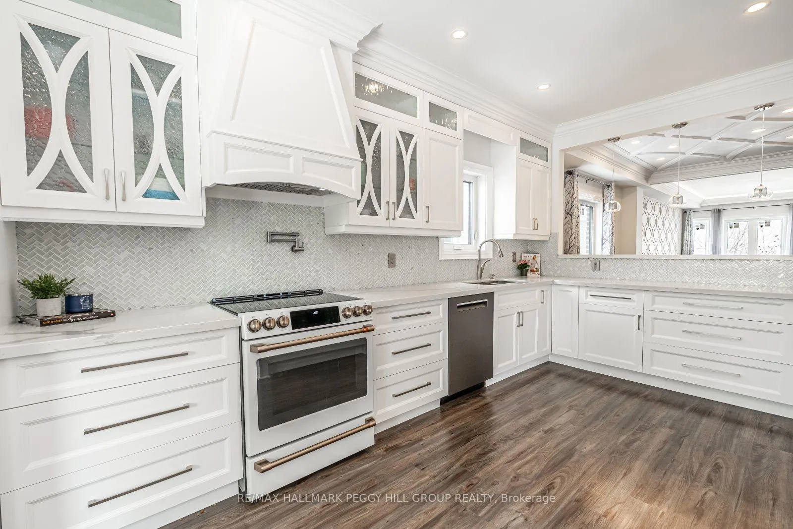 Photo 3 of 99 McIntyre Drive, Barrie, Ardagh — HOMEH