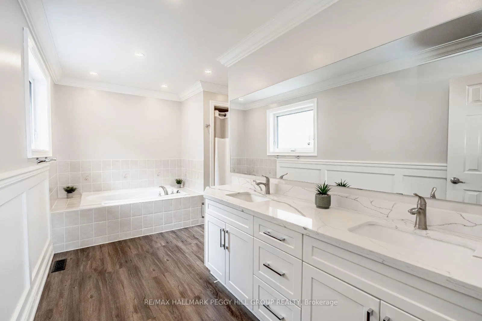 Photo 20 of 99 McIntyre Drive, Barrie, Ardagh — HOMEH