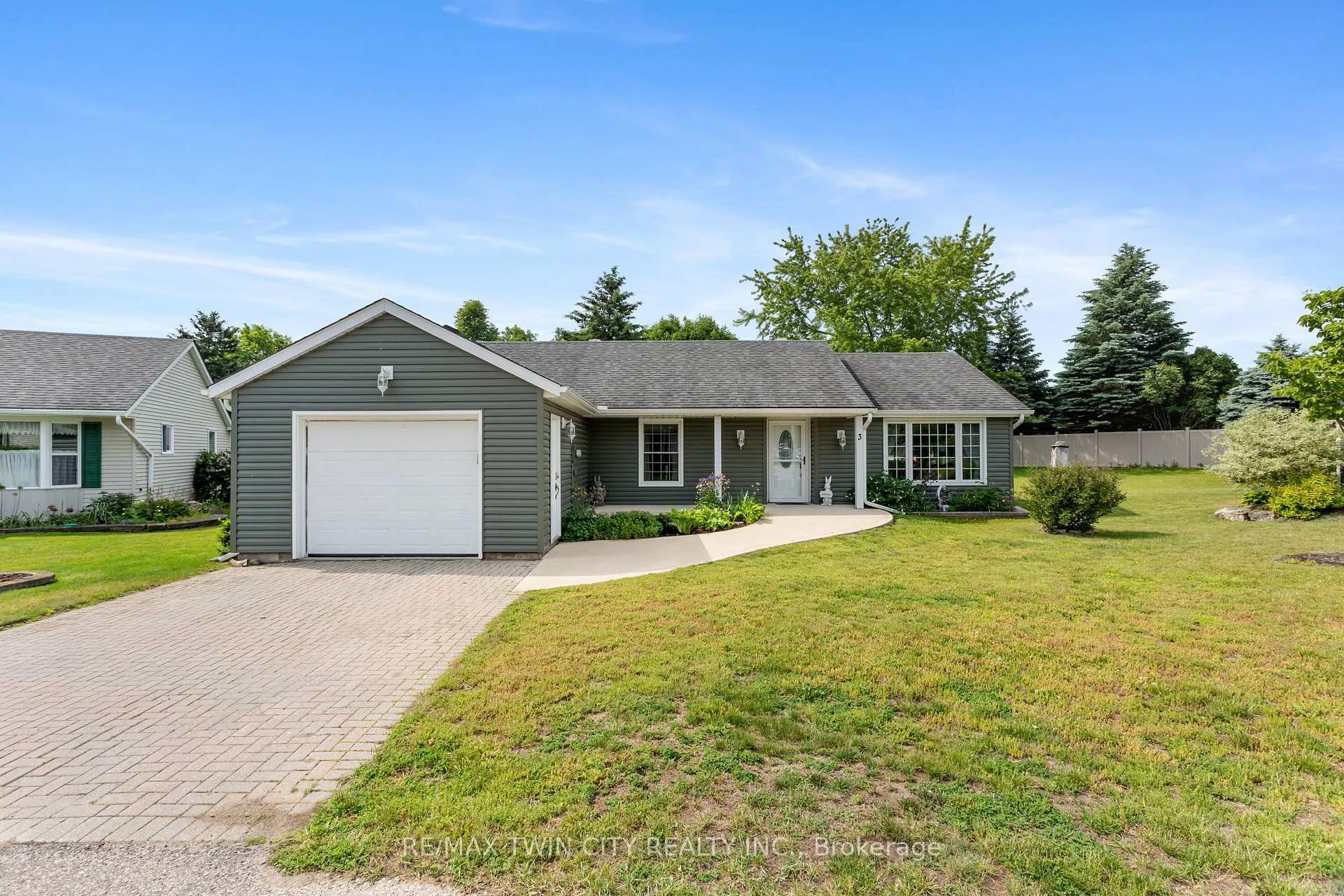 Photo 1 of 3 Sunshine Place, Wilmot — HOMEH
