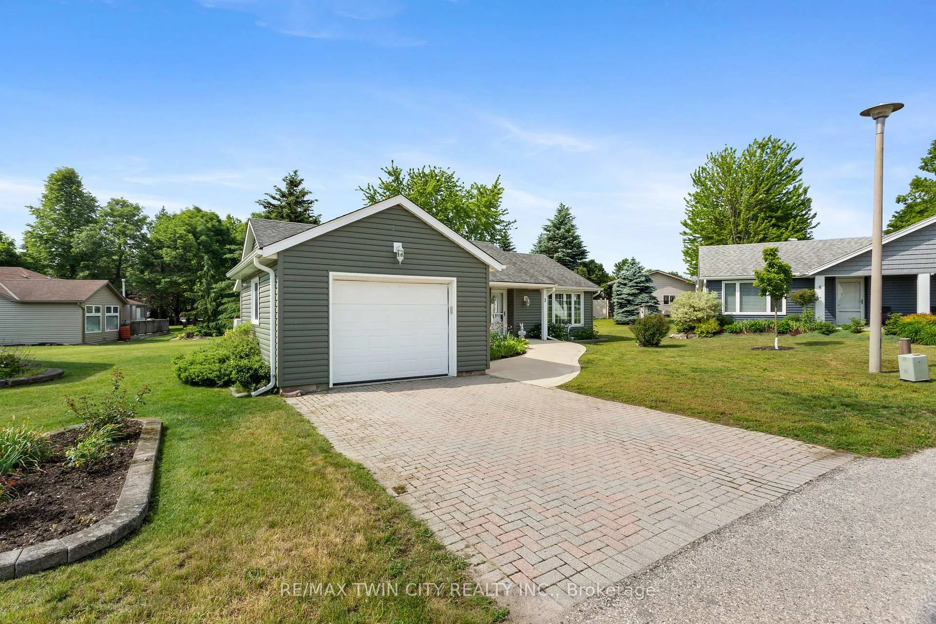 Photo 3 of 3 Sunshine Place, Wilmot — HOMEH