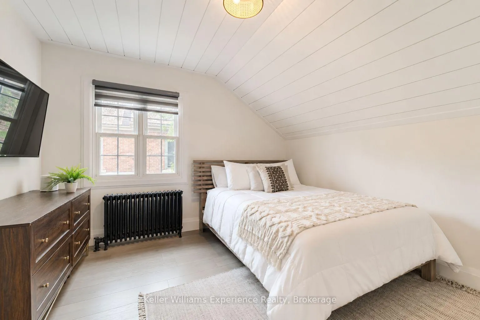 Photo 43 of 211 5th Street E, Owen Sound — HOMEH