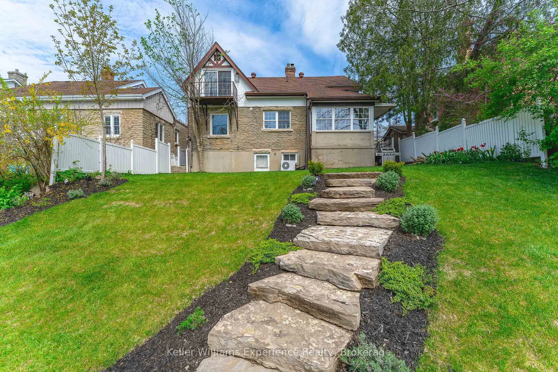 Photo 50 of 211 5th Street E, Owen Sound — HOMEH