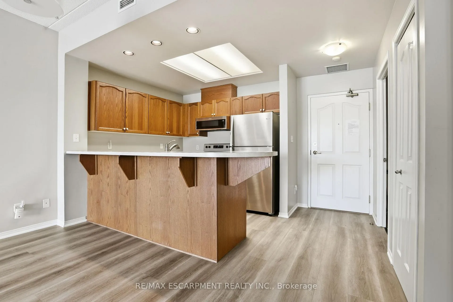 Photo 9 of Unit 202, 210 Main Street E, Haldimand, Dunnville — HOMEH
