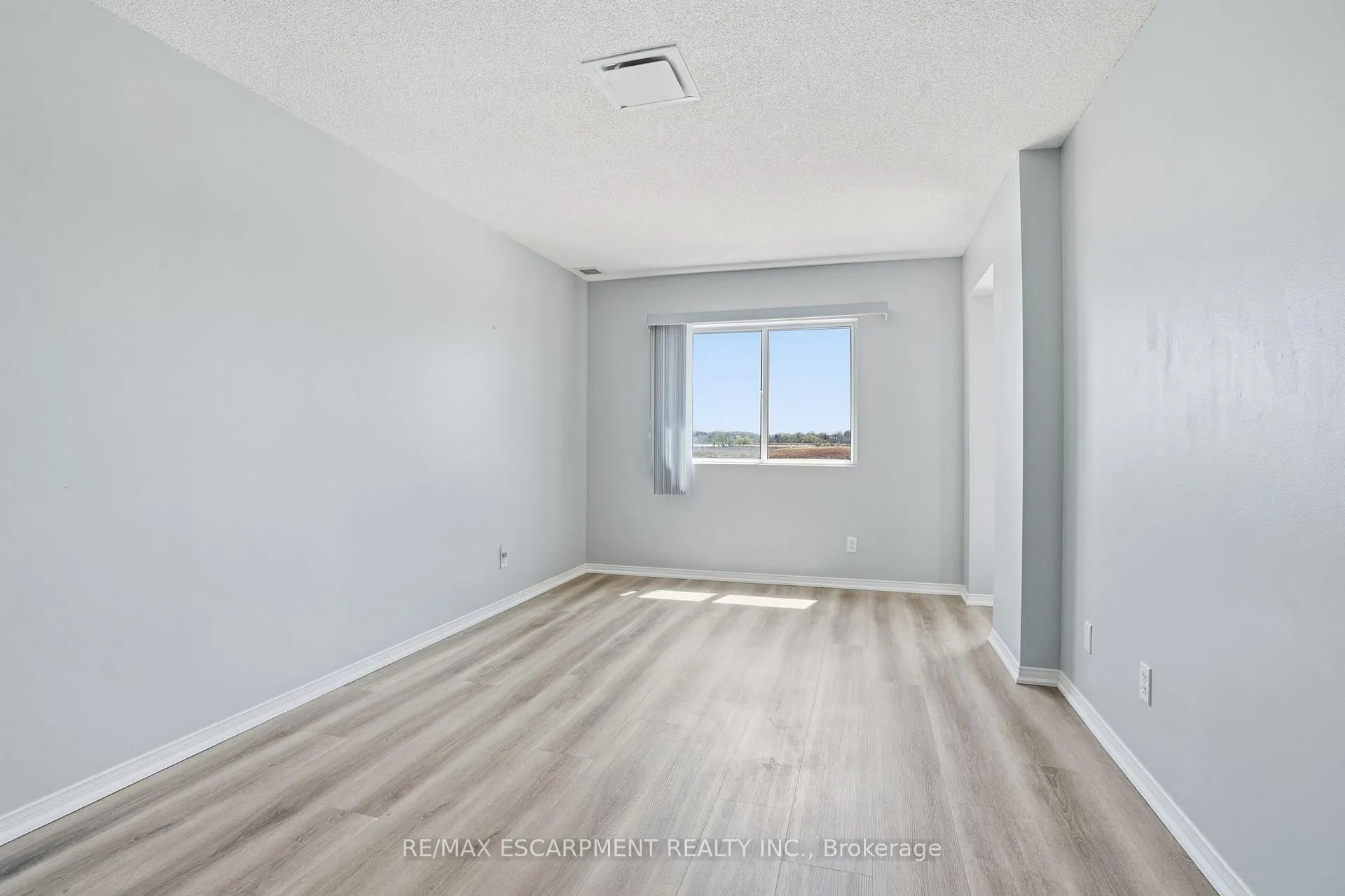 Photo 12 of Unit 202, 210 Main Street E, Haldimand, Dunnville — HOMEH