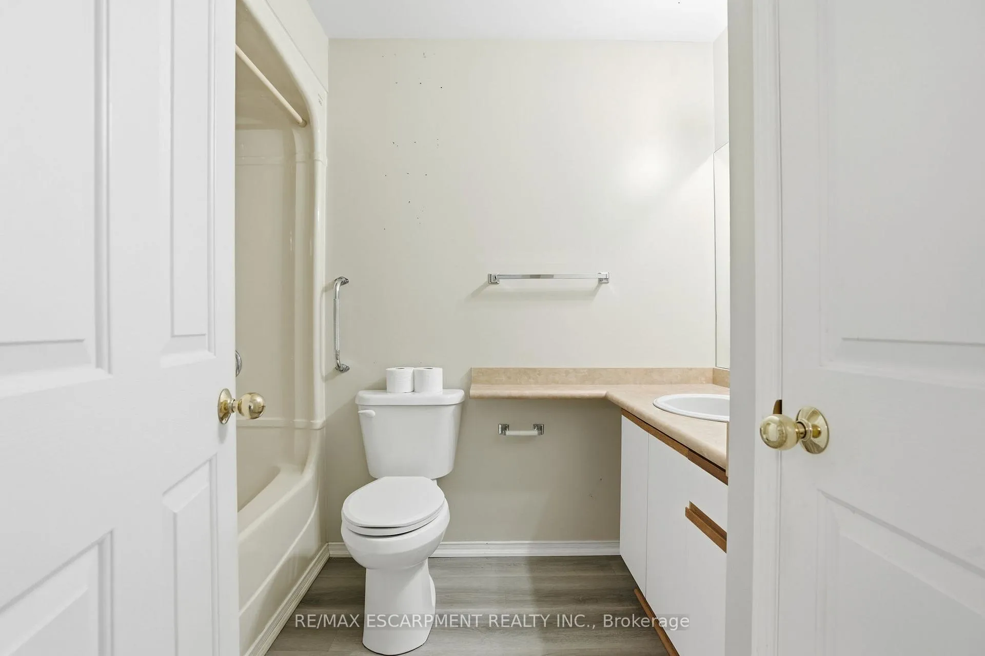 Photo 15 of Unit 202, 210 Main Street E, Haldimand, Dunnville — HOMEH