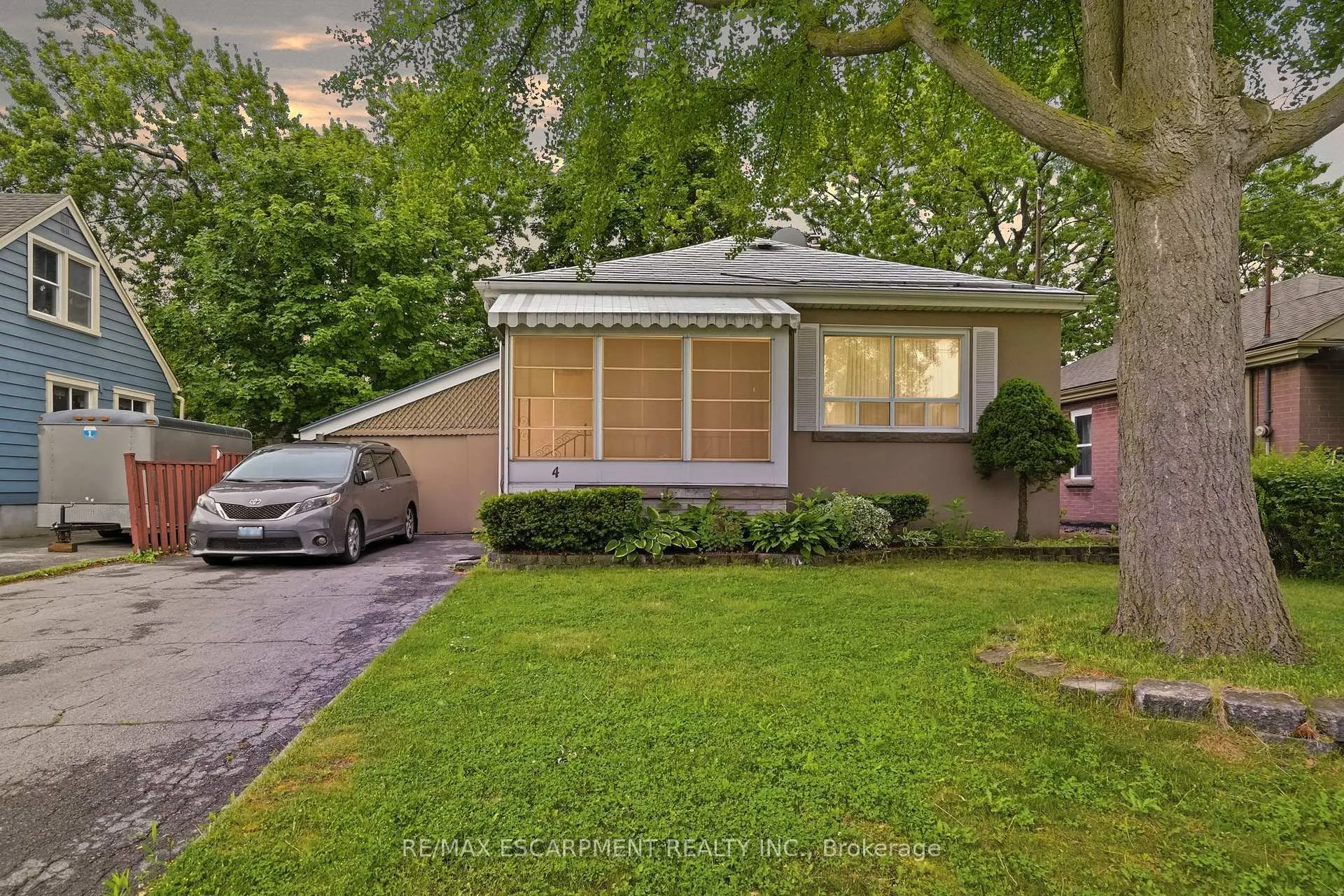 Photo 1 of 4 Duncombe Drive, Hamilton, Hill Park — HOMEH
