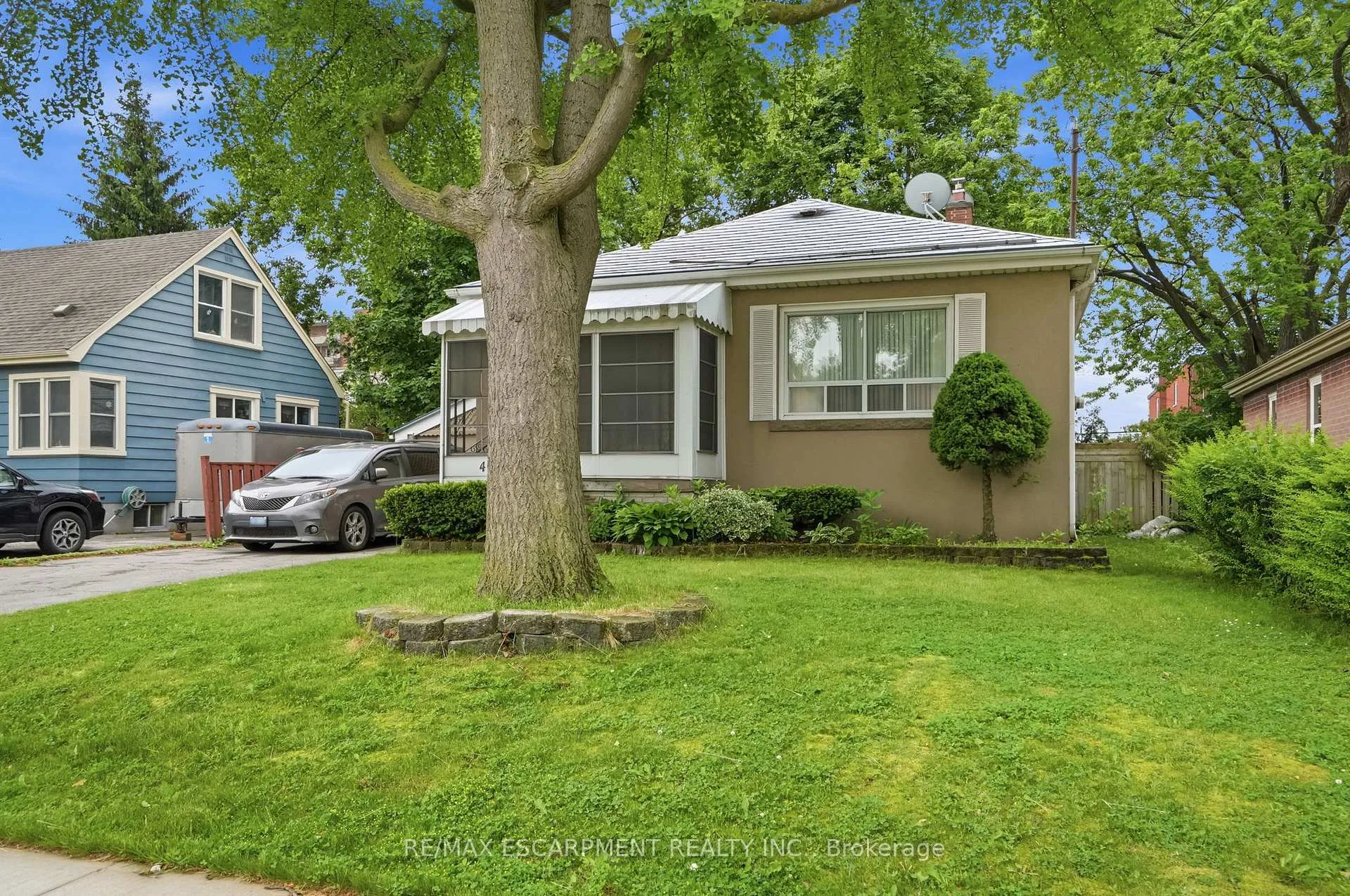 Photo 2 of 4 Duncombe Drive, Hamilton, Hill Park — HOMEH