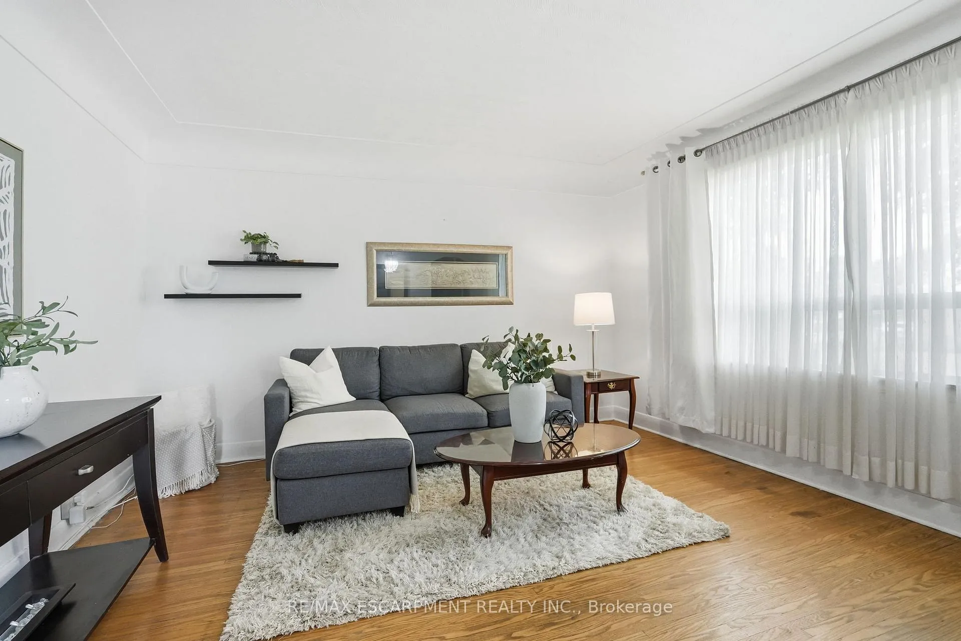 Photo 5 of 4 Duncombe Drive, Hamilton, Hill Park — HOMEH