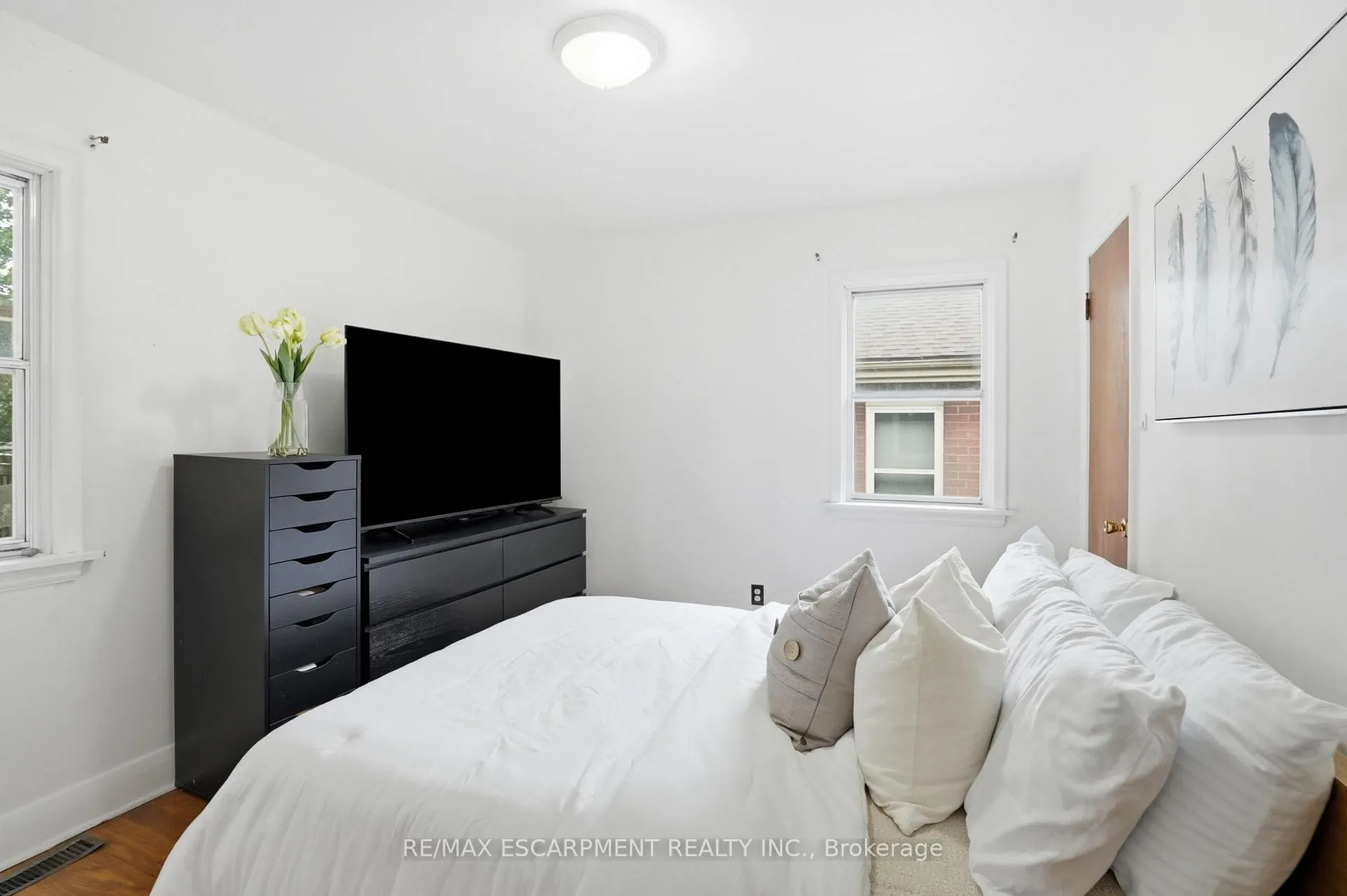Photo 12 of 4 Duncombe Drive, Hamilton, Hill Park — HOMEH