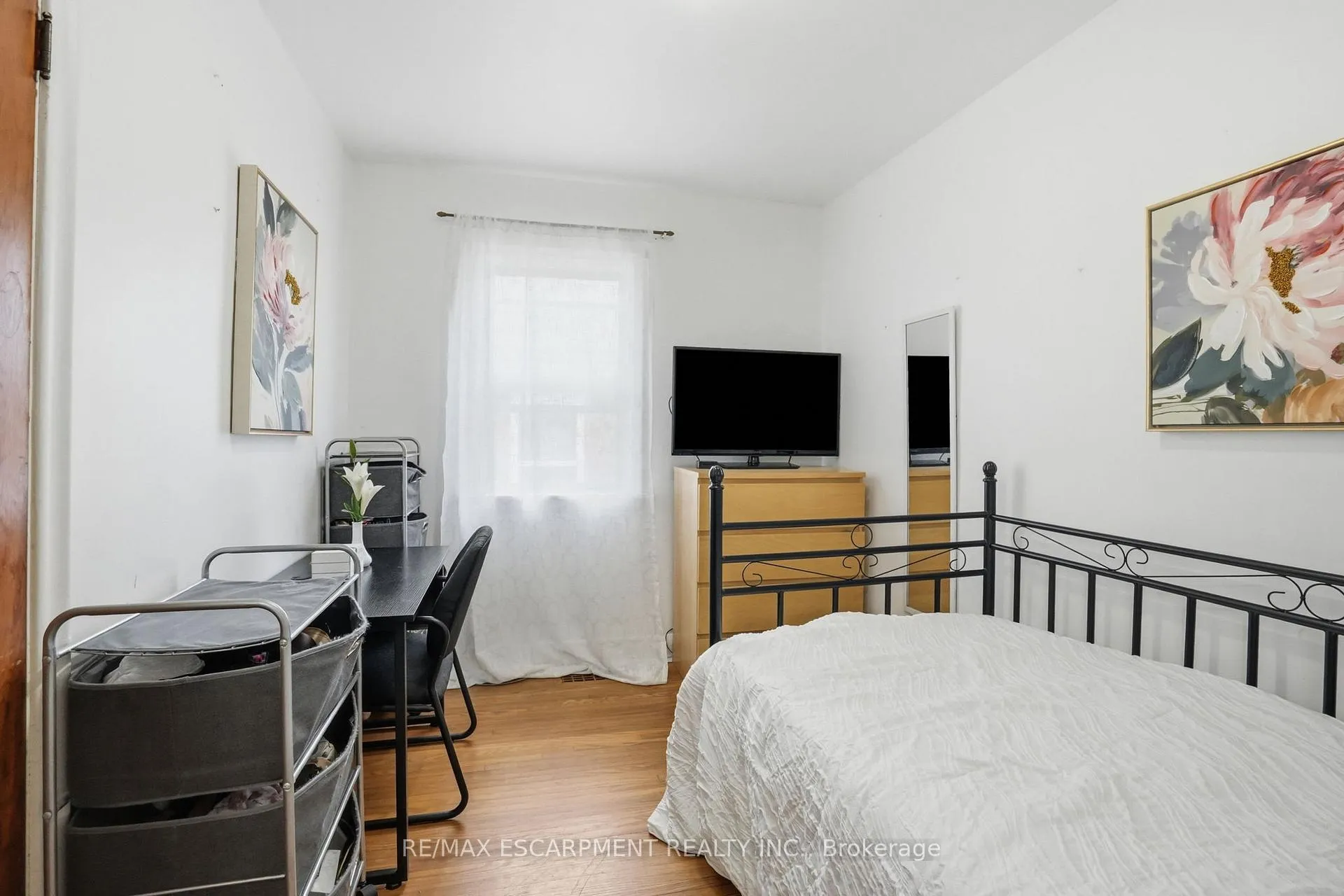Photo 16 of 4 Duncombe Drive, Hamilton, Hill Park — HOMEH