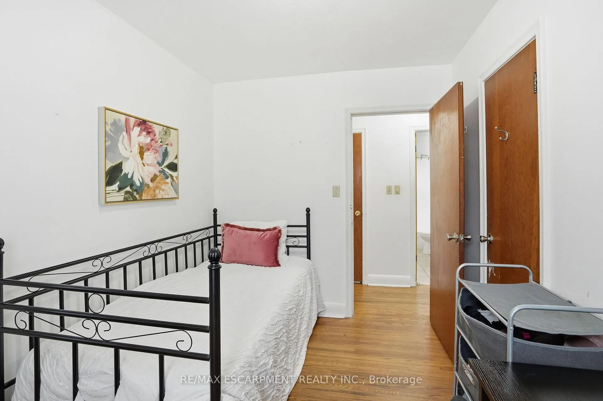 Photo 17 of 4 Duncombe Drive, Hamilton, Hill Park — HOMEH