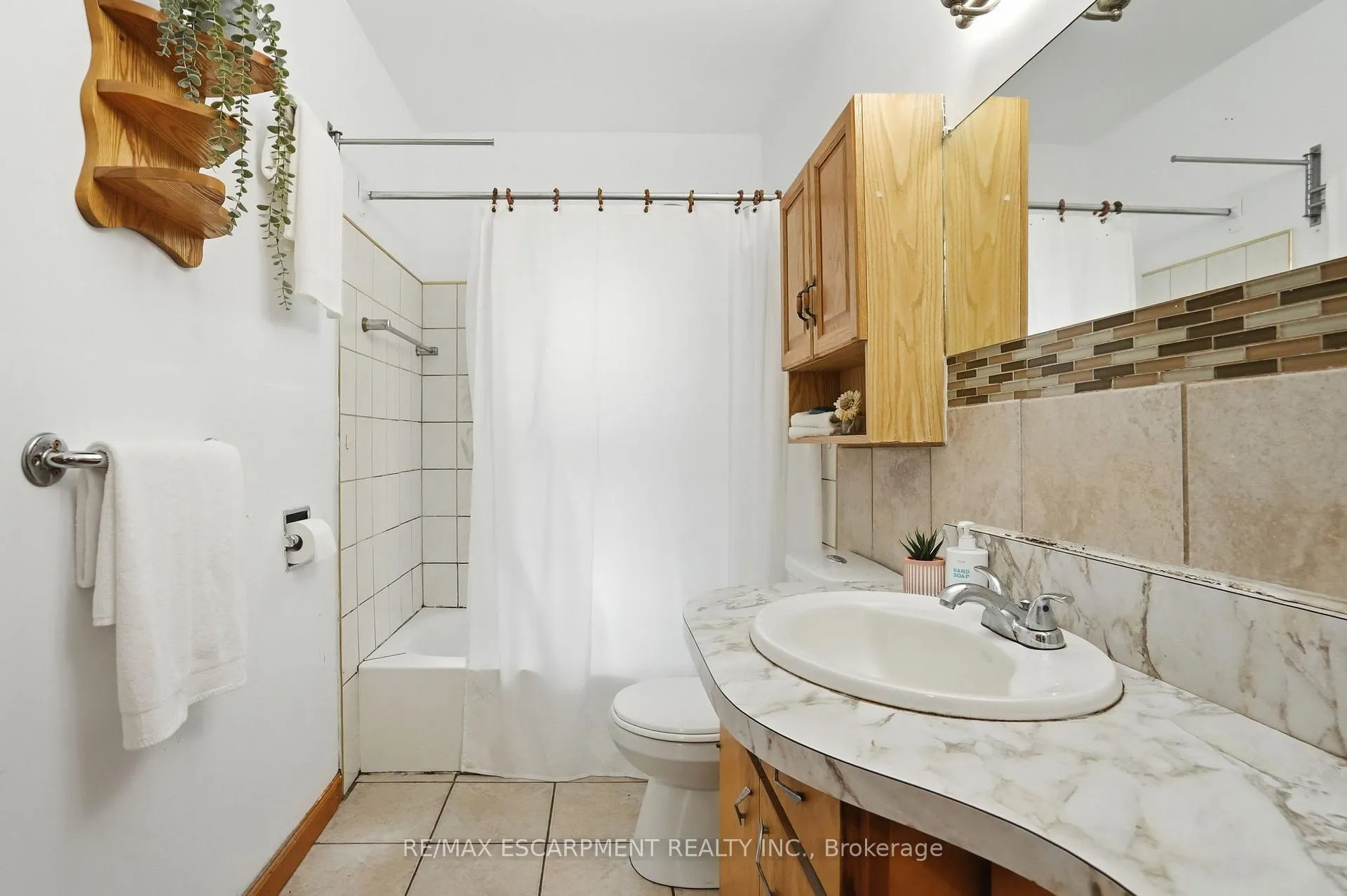 Photo 20 of 4 Duncombe Drive, Hamilton, Hill Park — HOMEH