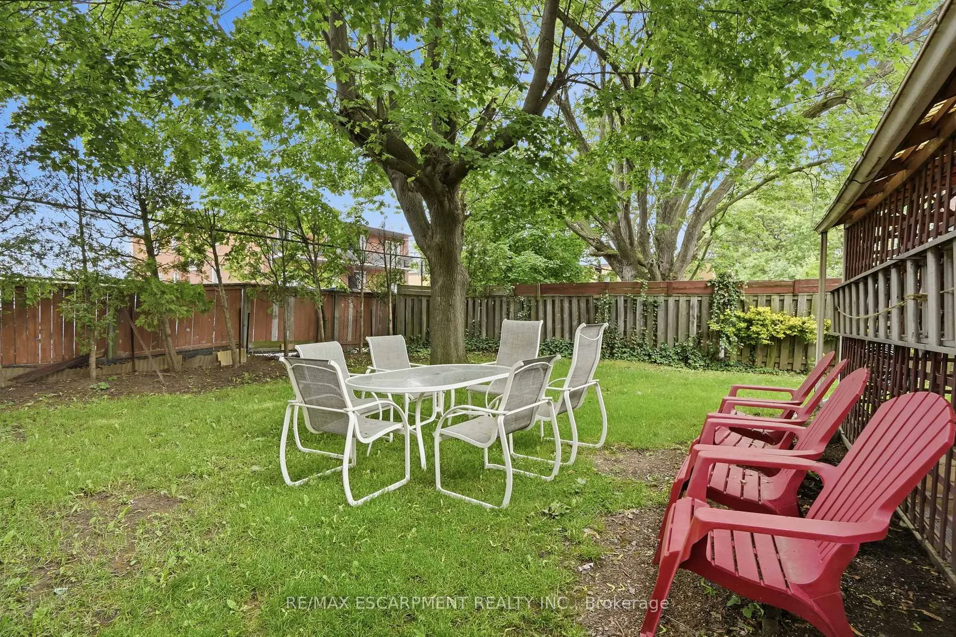 Photo 32 of 4 Duncombe Drive, Hamilton, Hill Park — HOMEH