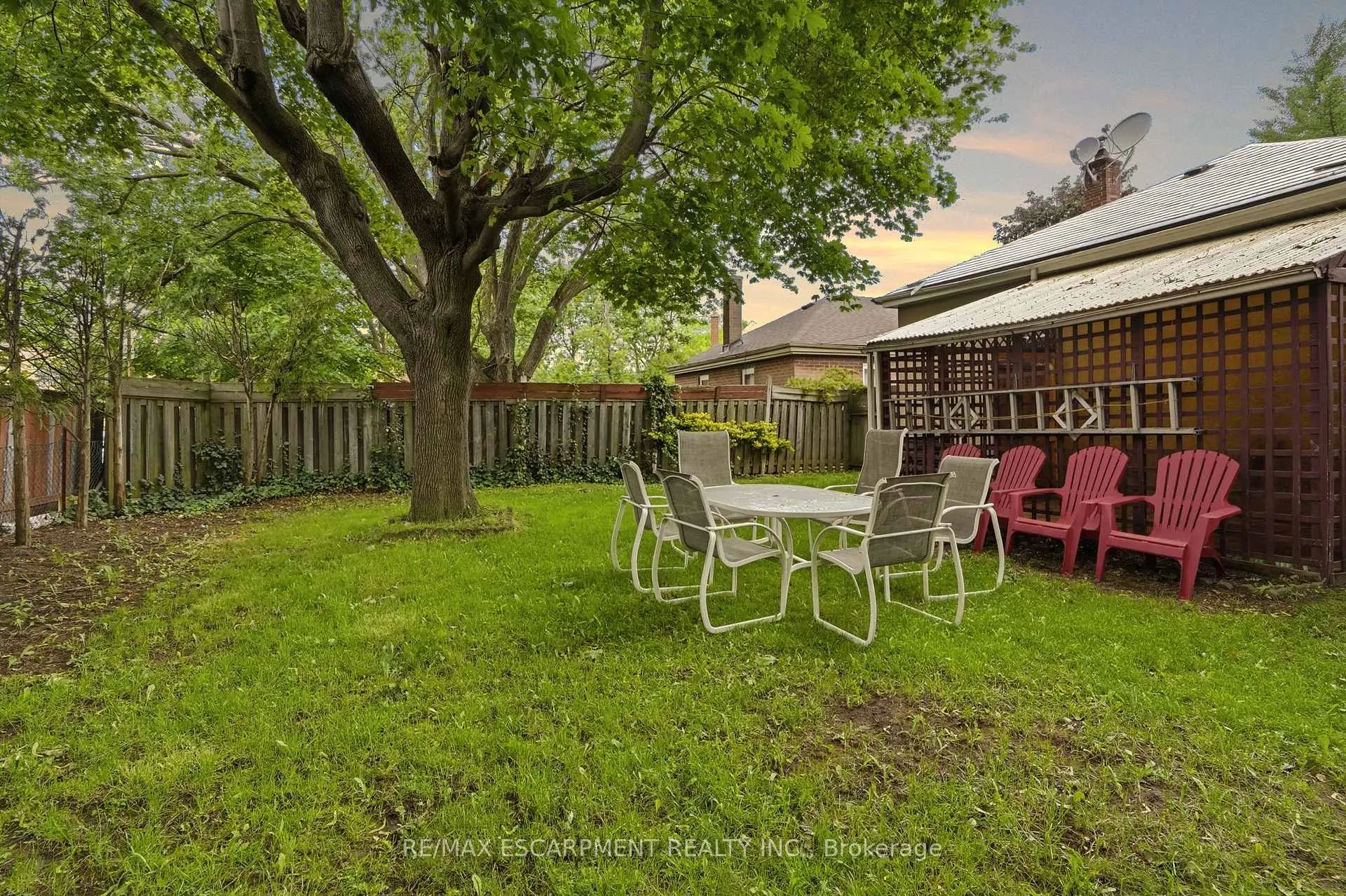 Photo 34 of 4 Duncombe Drive, Hamilton, Hill Park — HOMEH