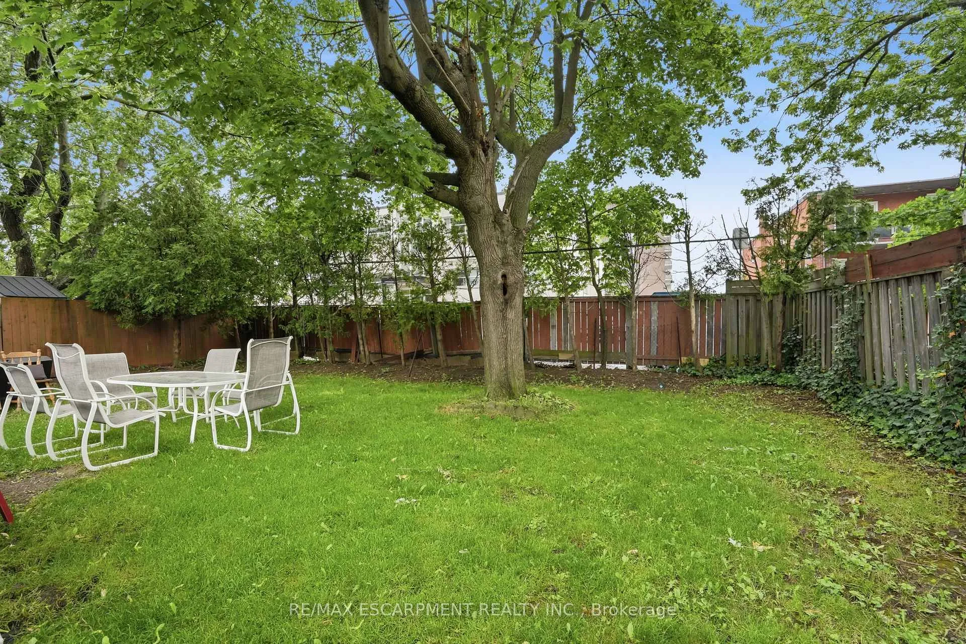 Photo 35 of 4 Duncombe Drive, Hamilton, Hill Park — HOMEH