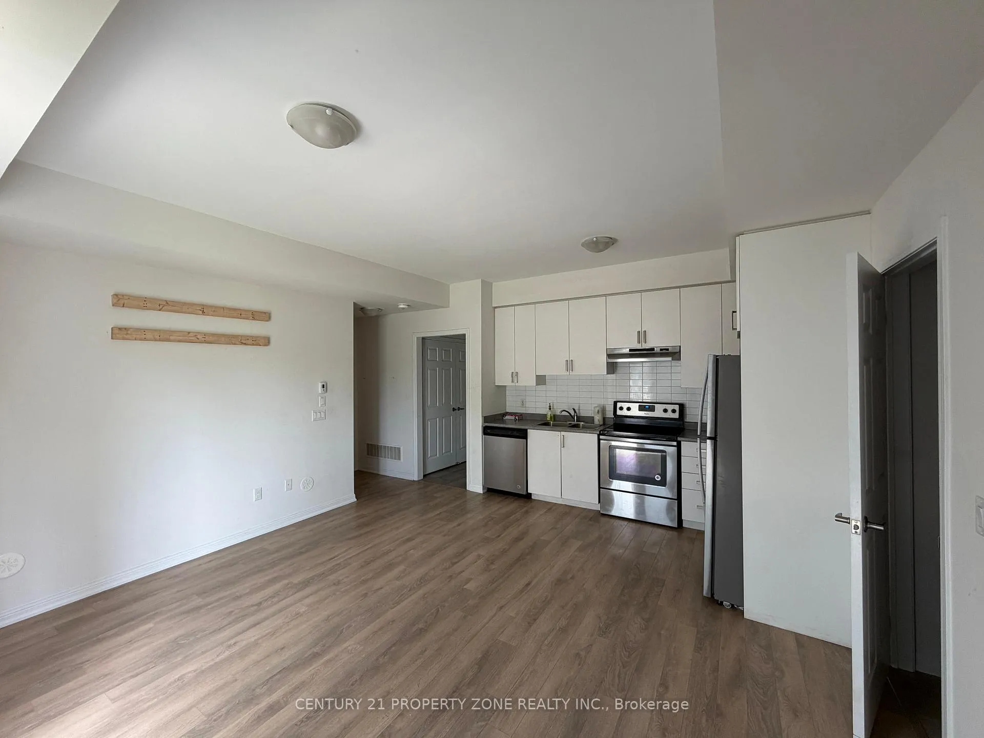 Front of Unit 5, 1 Beckenrose Court