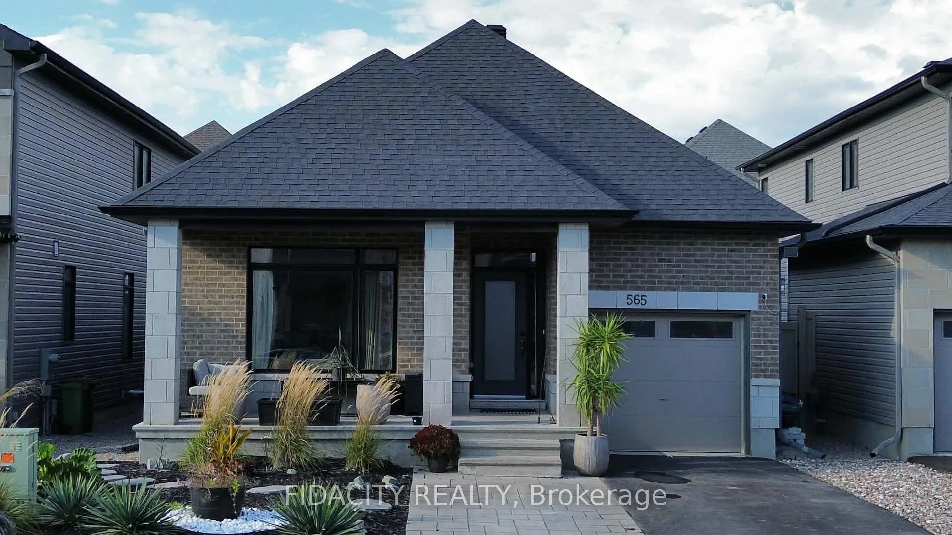 Photo 2 of 565 Bobolink Ridge, Ottawa, Stittsville (South) — HOMEH